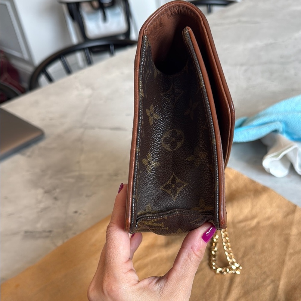 Louis Vuitton Monogram Pochette Dame 29 - Picture 4 of 11